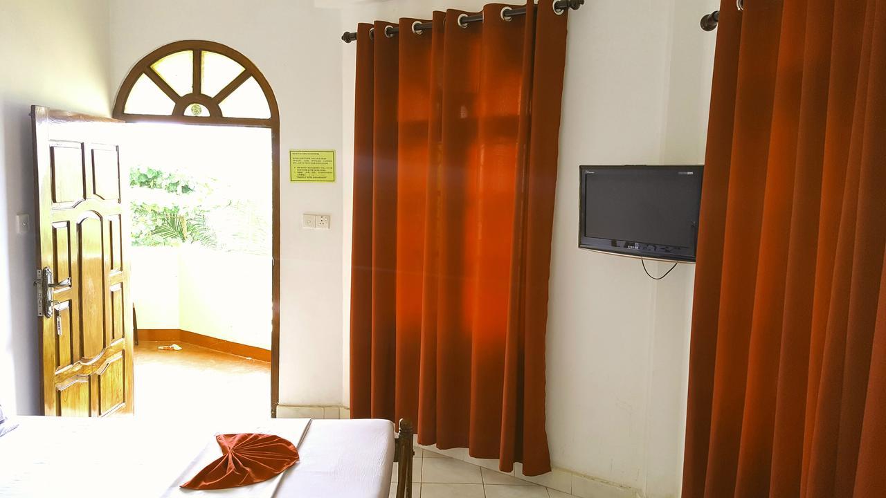 Sea View Beach Hotel Nilaveli Buitenkant foto